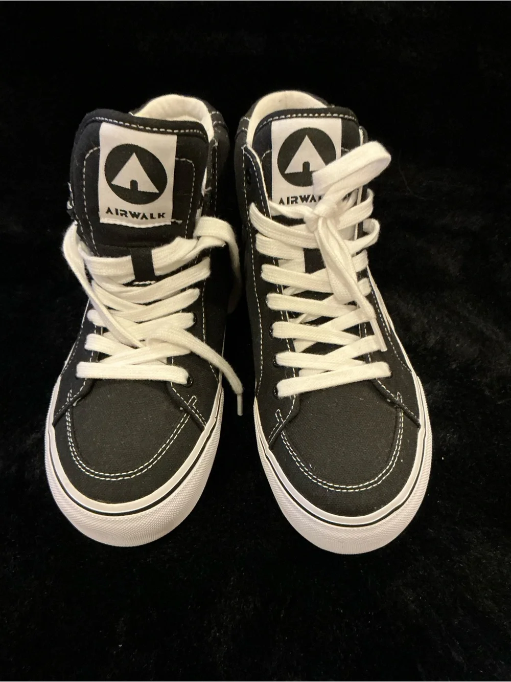 Airwalk Aurora Black and White Canvas High-Top Sneakers Size 7